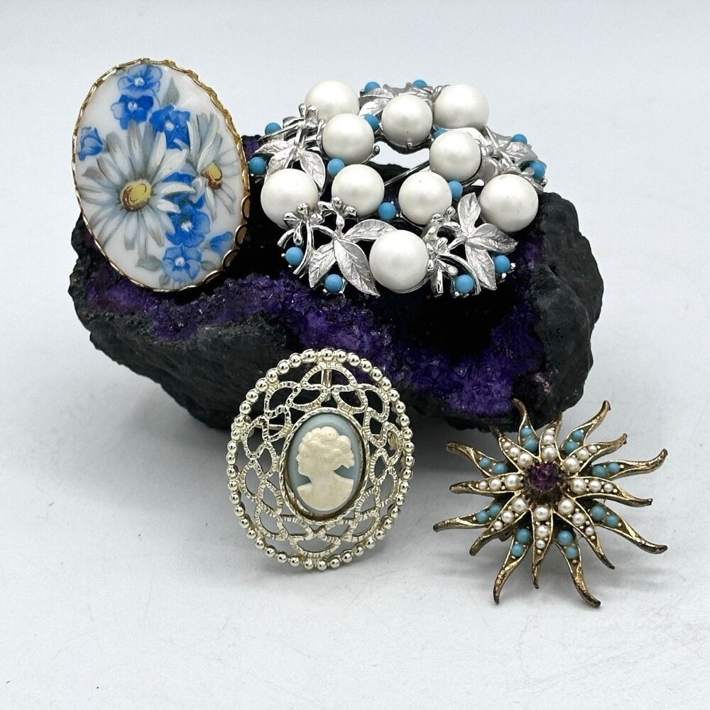 Charming Lot of 4 Vintage Brooches – Featuring Sarah Coventry “Alaskan Summer
